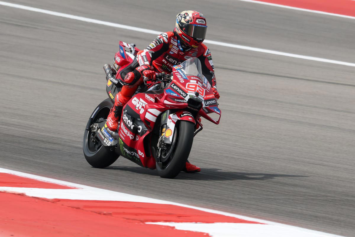 Una leyenda de MotoGP analiza el físico de Marc Márquez ante el salto de Jorge Martín: "Es grave"