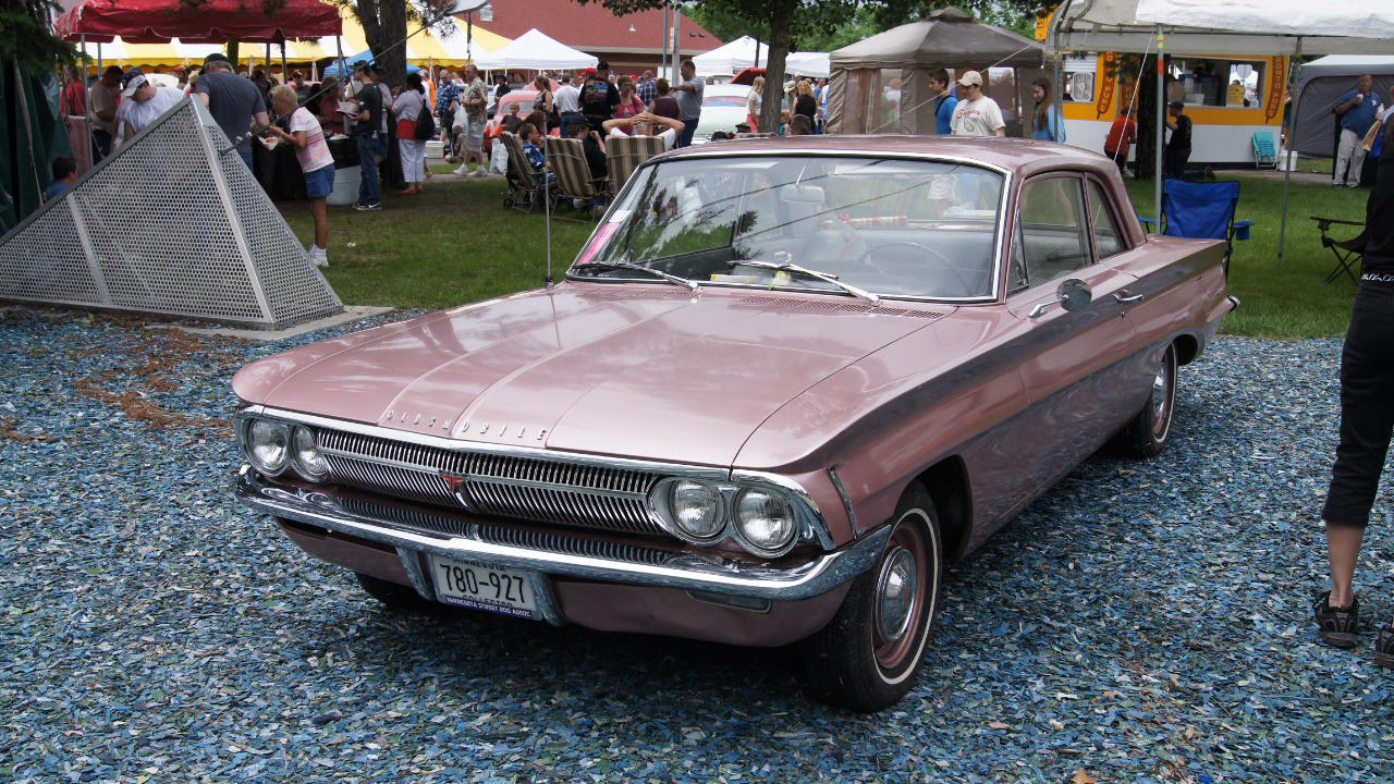 Oldsmobile, Mechanics warn the 1962 Oldsmobile F-85’s early engineering choices can surprise buyers