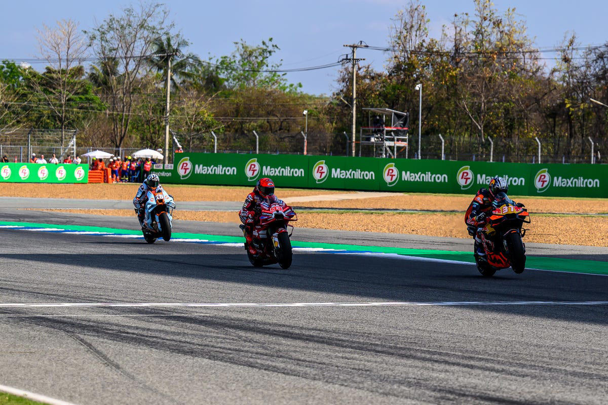 Un experto en MotoGP analiza la madurez de Pedro Acosta para medirse a Marc Márquez: "Es inhumano"