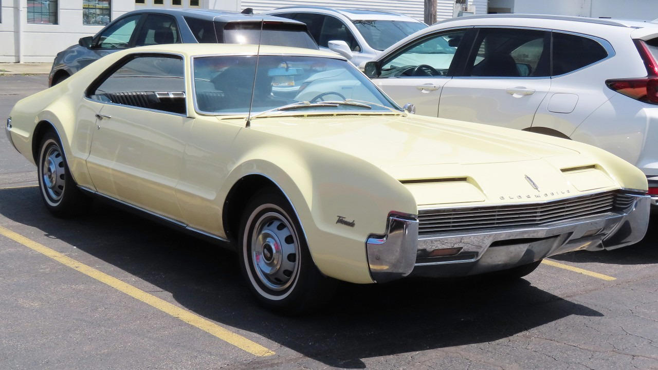 Oldsmobile, Front-wheel drive made the 1966 Oldsmobile Toronado feel ahead of its time
