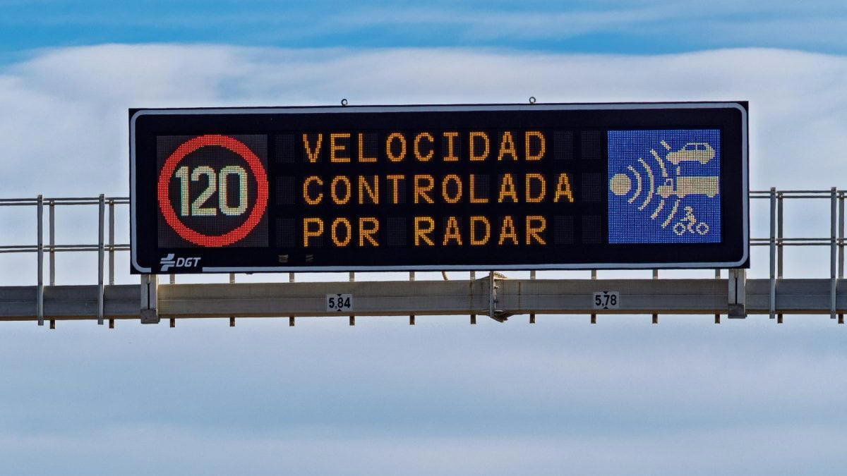 La DGT avisa a los conductores: instala radares láser capaces de multar a cientos de metros y de vigilar hasta seis carriles a la vez