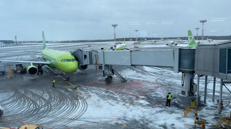 These airport buses would've changed the way we board airplanes