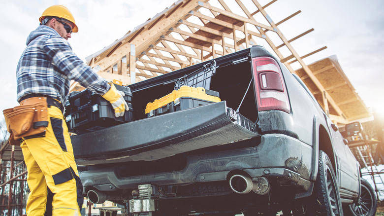 5 fuel-saving tips & tricks for pickup truck drivers