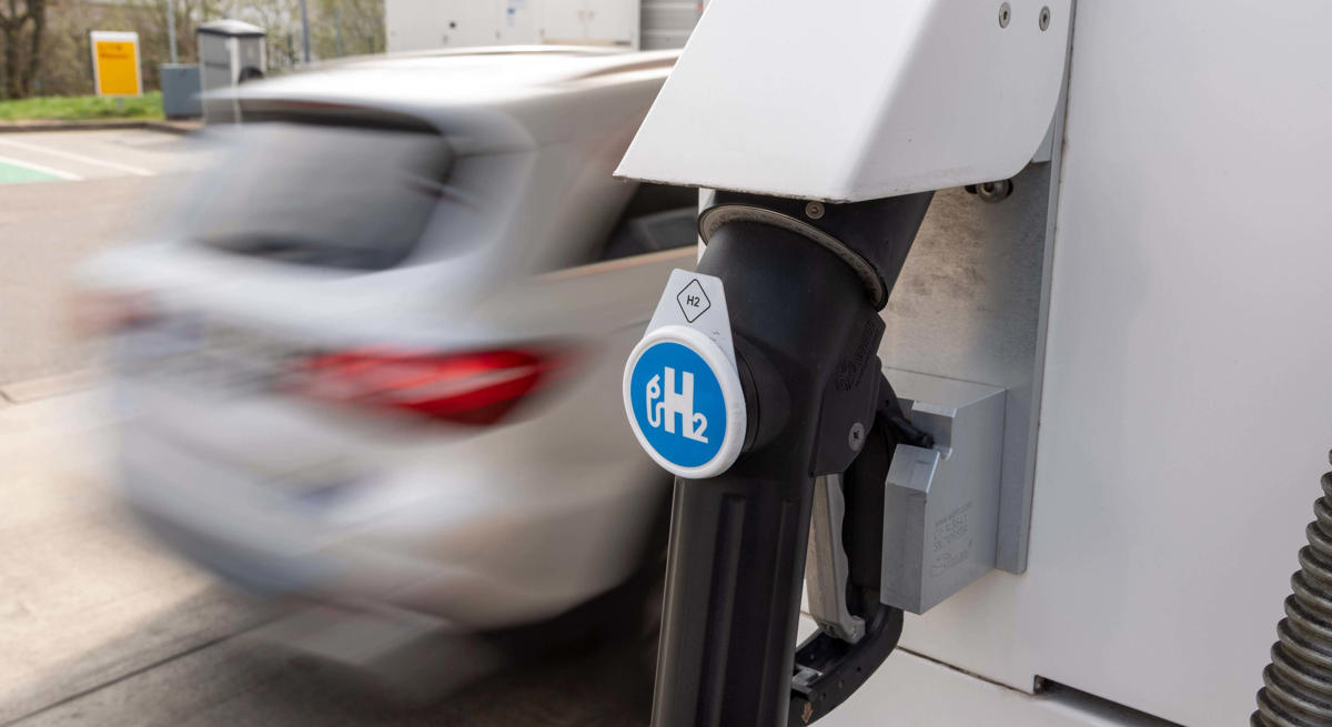 Autobuses urbanos transformados a hidrógeno: un módulo de pila de combustible se adapta al transporte urbano cero emisiones