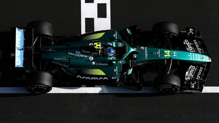 Los 4 segundos por vuelta que pierde el Aston Martin AMR26 le abren la puerta a Alonso