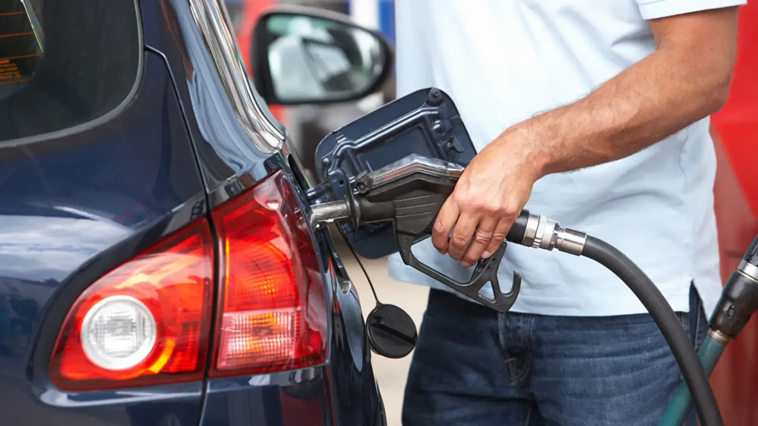 Conductores franceses vienen a España a echar gasolina atraídos por el descuento del IVA