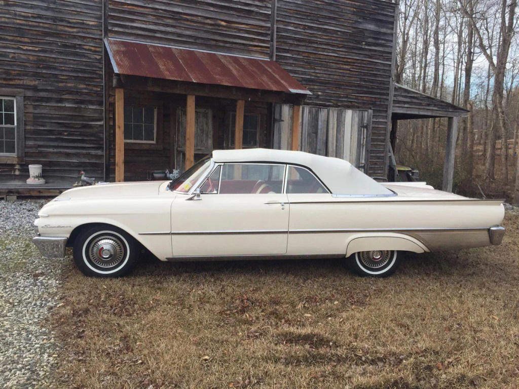1960 and 1961 Ford Starliner &amp; Sunliner: The dawn of blue oval muscle