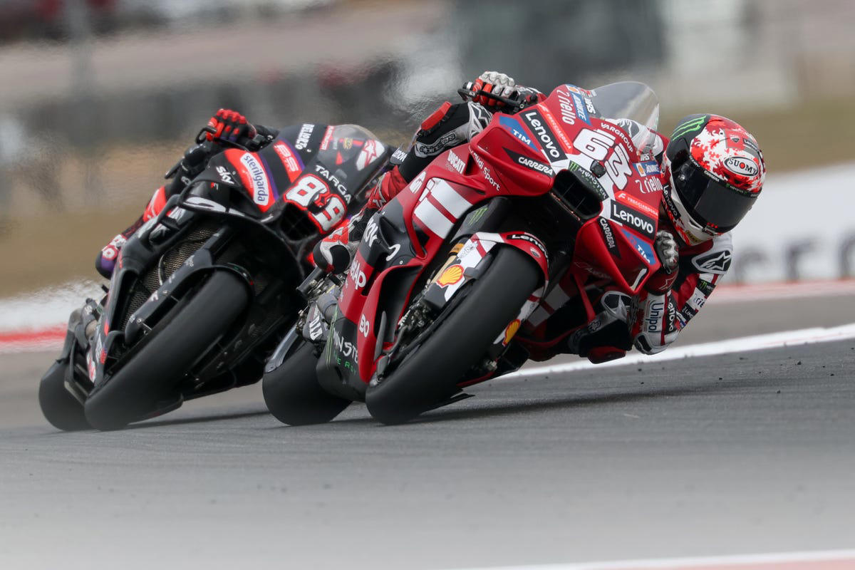 El CEO de Aprilia, sobre el posible fichaje de Pecco Bagnaia por Jorge Martín para 2027: "Podría..."