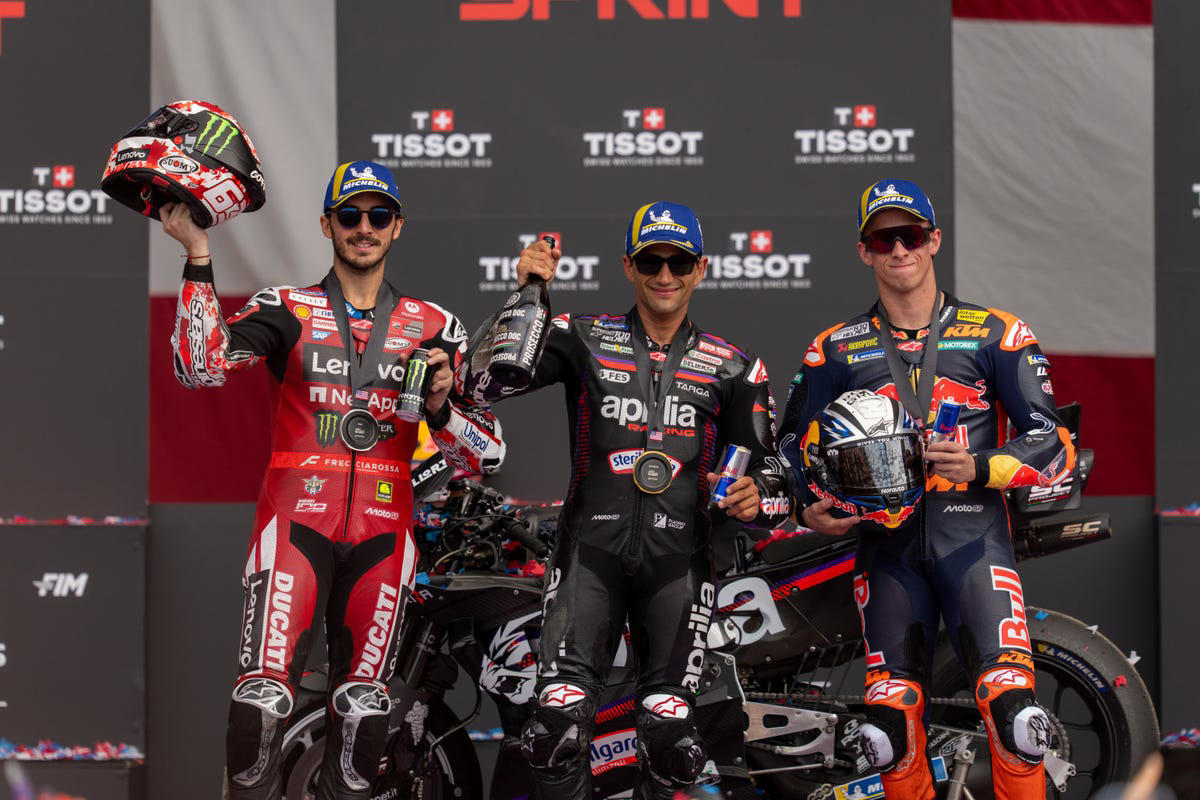 El CEO de Aprilia, sobre el posible fichaje de Pecco Bagnaia por Jorge Martín para 2027: "Podría..."