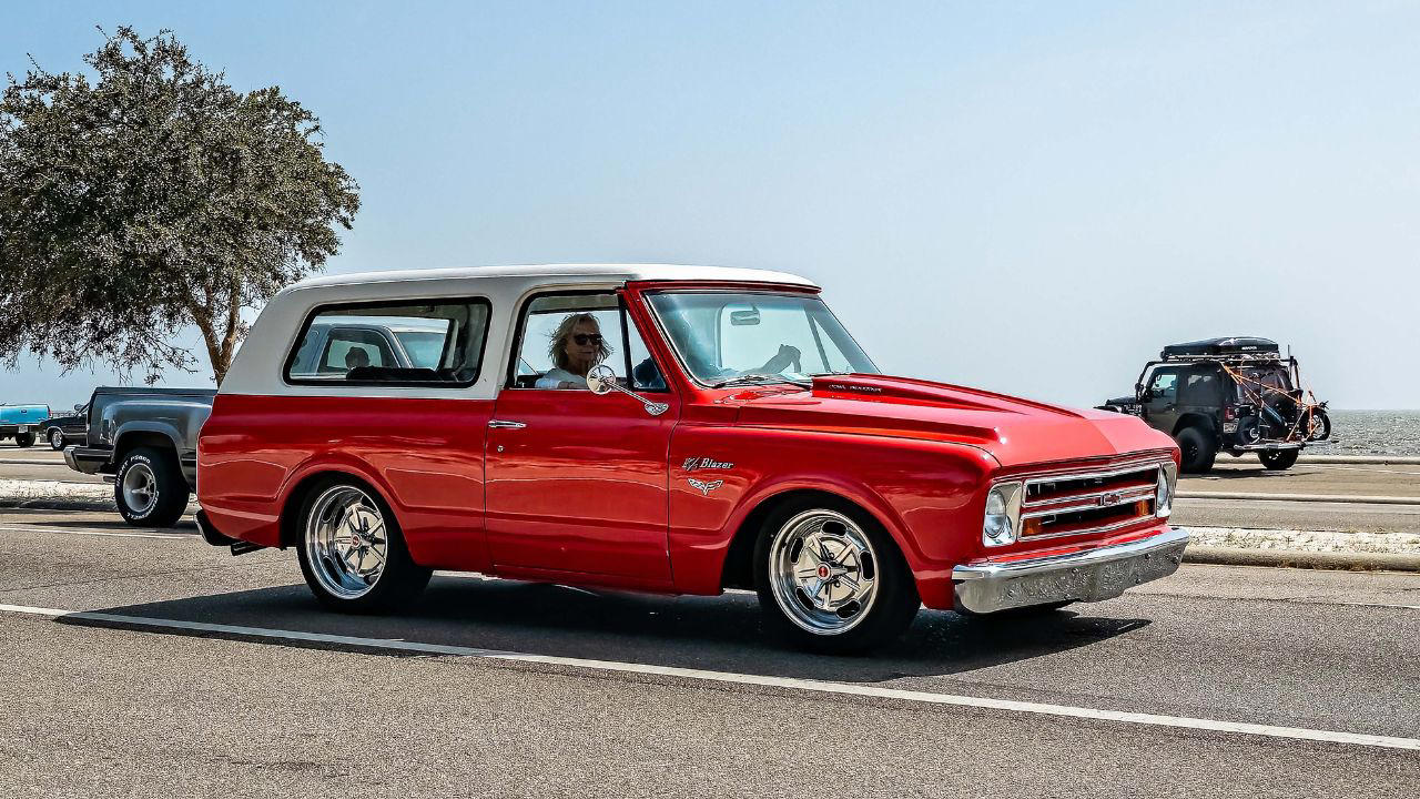 Chevrolet, Chevrolet Blazer, SUV, The 1969 Chevrolet K5 Blazer blurred the line between truck and SUV