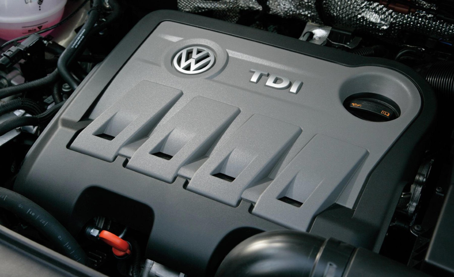 Solo existe un caso en el que puedes echar gasolina a tu coche diésel sin destruir el motor: descubre cuándo y cómo