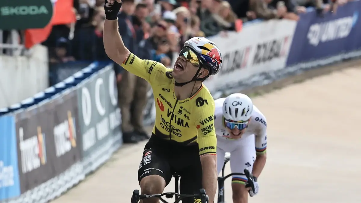 Van Aert triunfa en Roubaix y le estropea la hazaña a Pogacar