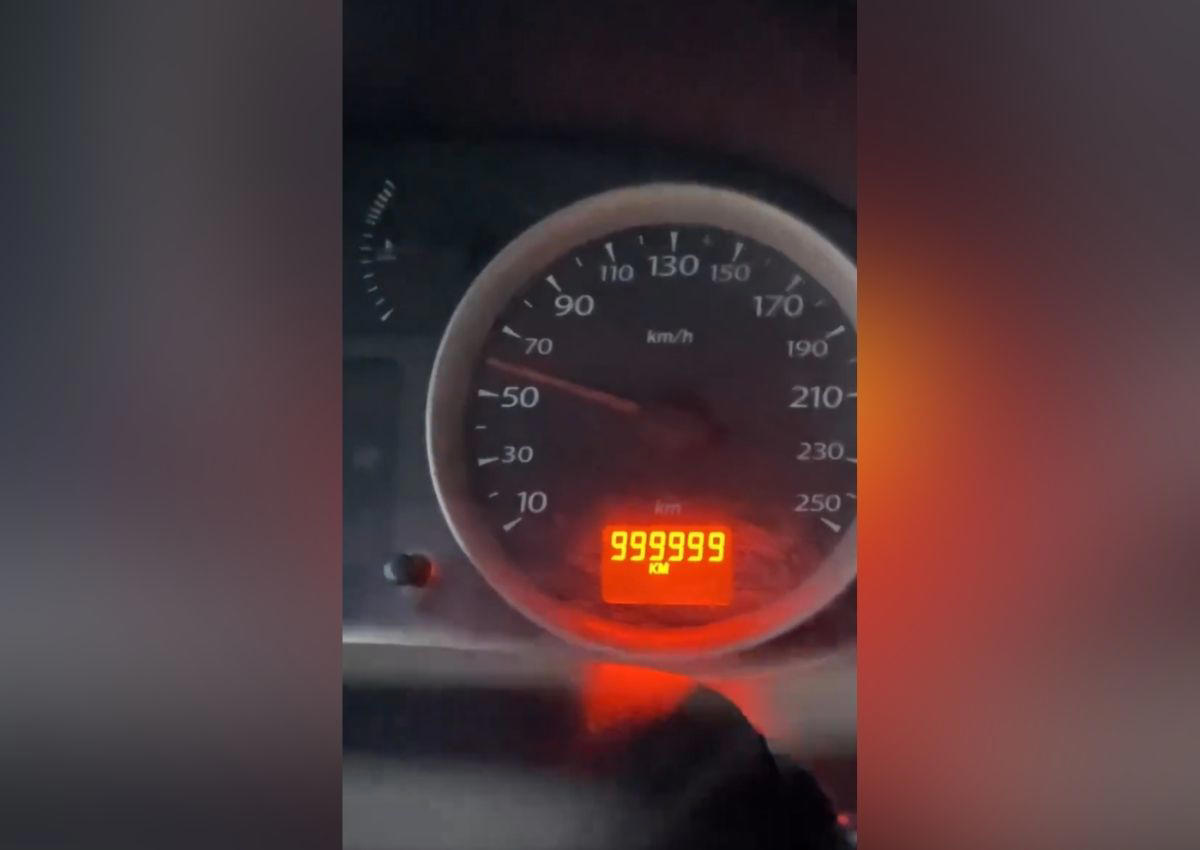 Parecía imposible, pero llegar al millón de kilómetros en un coche es real: este hombre grabó el momento exacto en el que ocurrió