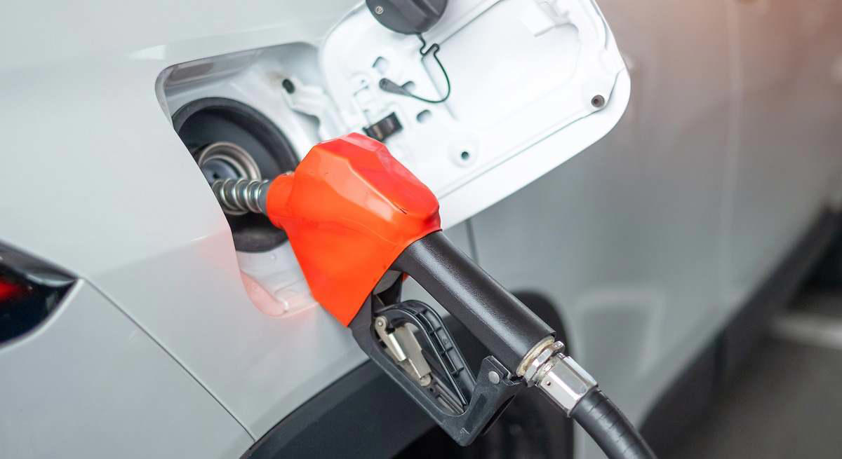 Echar gasolina a un diésel para limpiar los inyectores: el Real Automóvil Club aclara si es buena idea