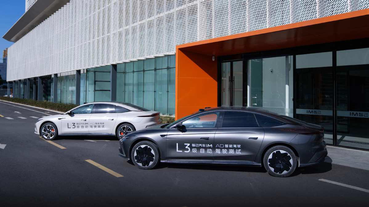 China da luz verde al volante sin manos: los primeros coches L3 llegan a sus carreteras