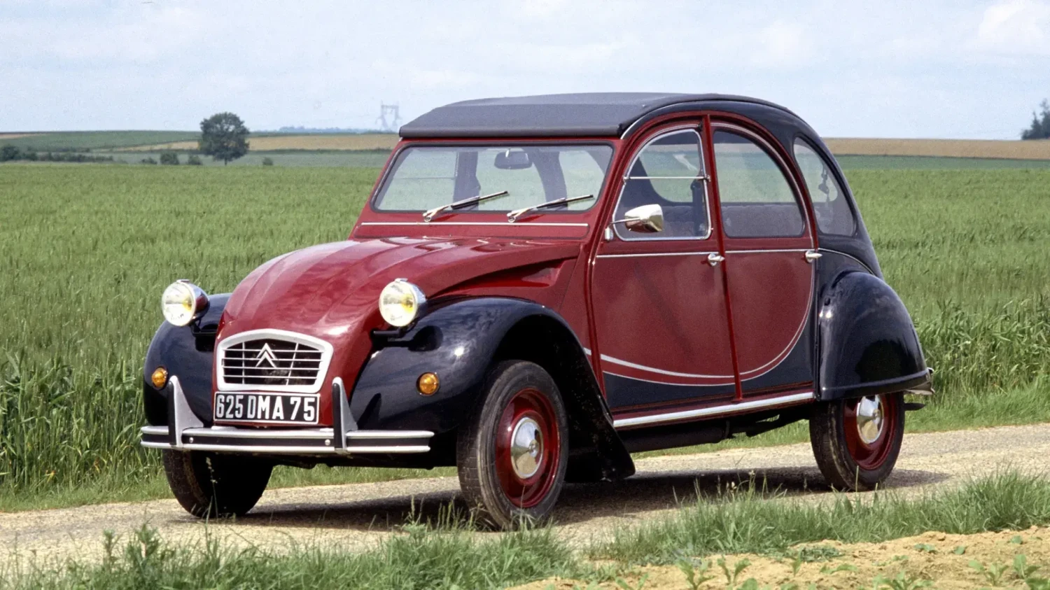 Citroën, Confirmado por su CEO: ya conocemos la fecha en la que llegará el nuevo Citroën 2CV 2026