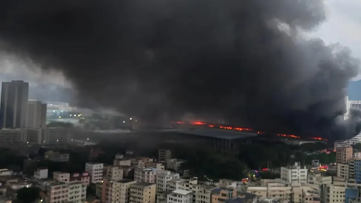 Fuego en la megafábrica de BYD en Shenzhen: por qué este espectacular incendio no paralizará la producción