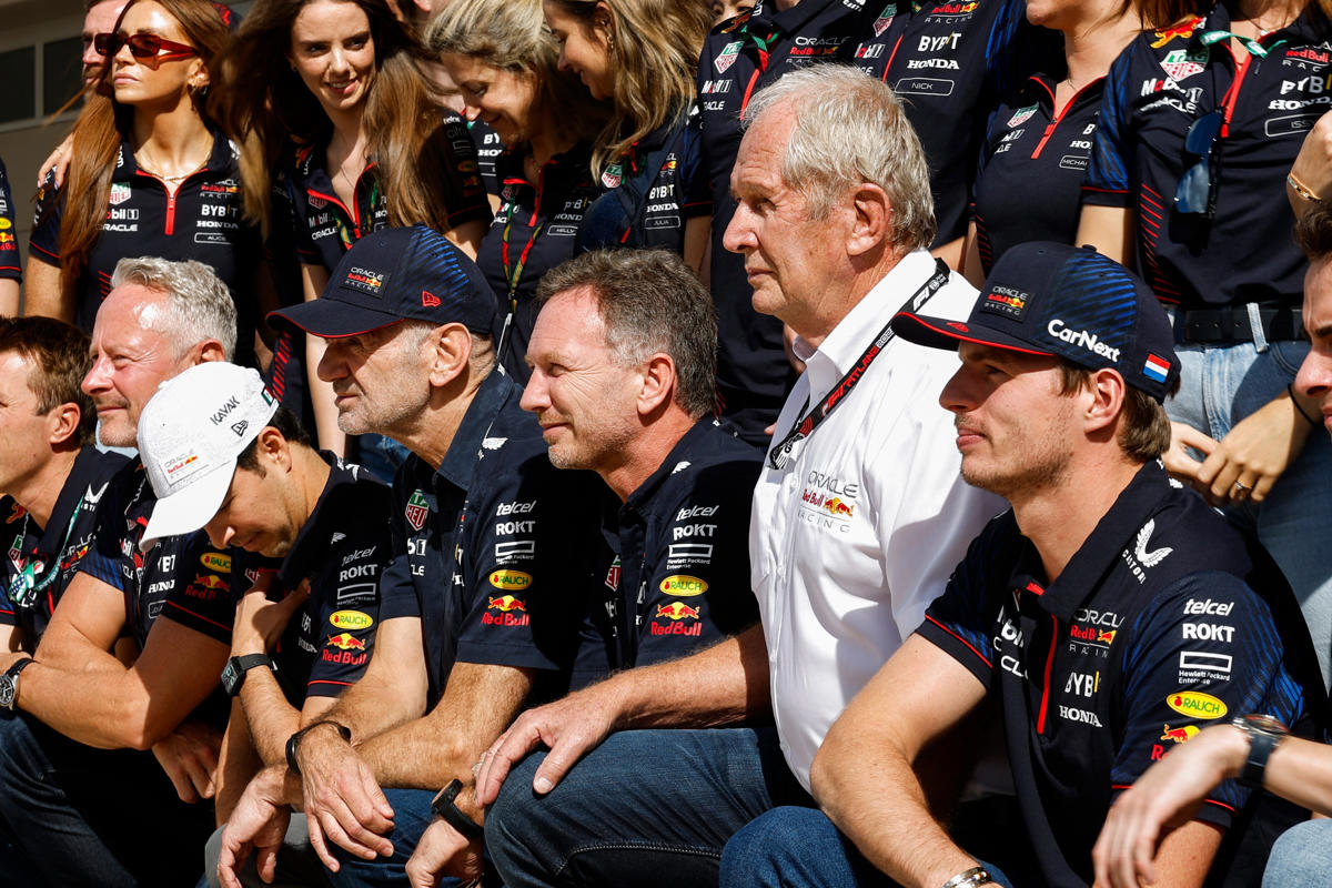 Desbandada crítica en Red Bull