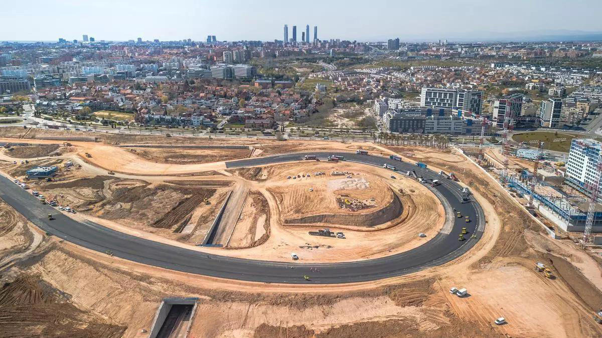 Avistan un Fórmula 1 recorriendo las vías del metro de Madrid