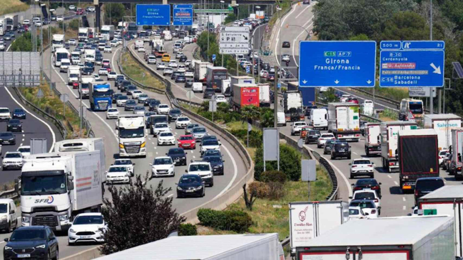 España tendrá su primera carretera con límite de velocidad dinámico: lo controlará la IA