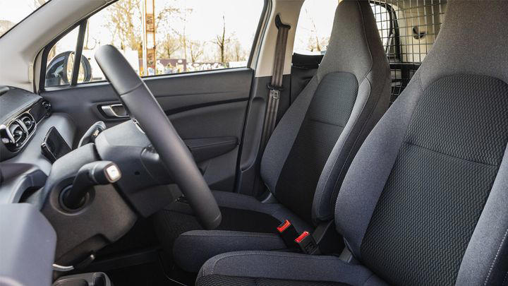 El Leapmotor T03 estrena versión comercial por menos de 18.000 € y apunta directo al Dacia Spring Cargo