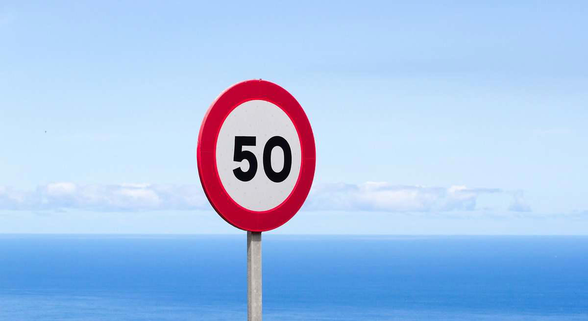 Un hombre de 65 años pierde su carné de conducir por circular a 54 km/h en una autopista