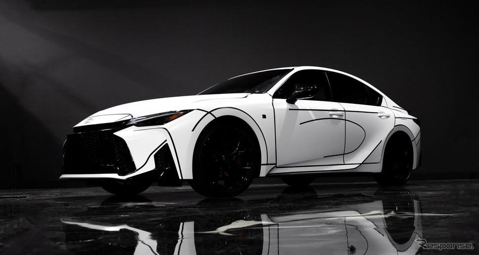 レクサス『IS』改良新型、1台限りのカスタムカーを米シカゴで初公開…独特の線画スタイル