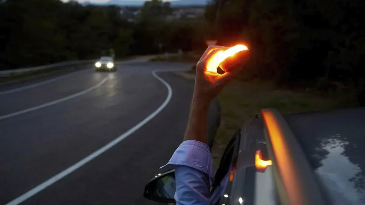 Más de una multa al día: dan la primera cifra oficial de sanciones por la baliza V16 en Cataluña