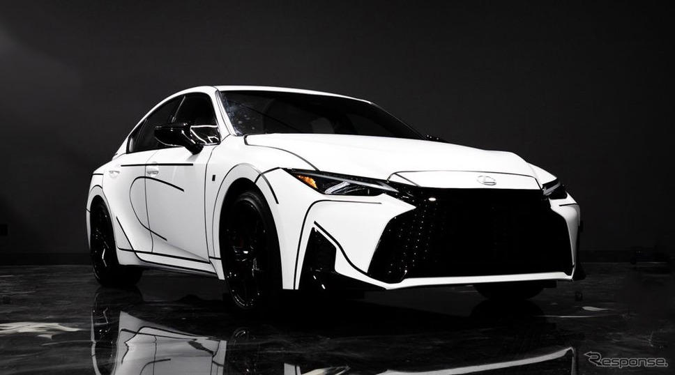 レクサス『IS』改良新型、1台限りのカスタムカーを米シカゴで初公開…独特の線画スタイル