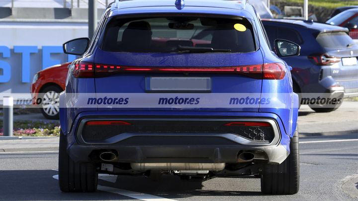 La primera mula del Audi RS Q5 2028 se deja ver, un SUV familiar con casi 640 CV que promete emociones fuertes