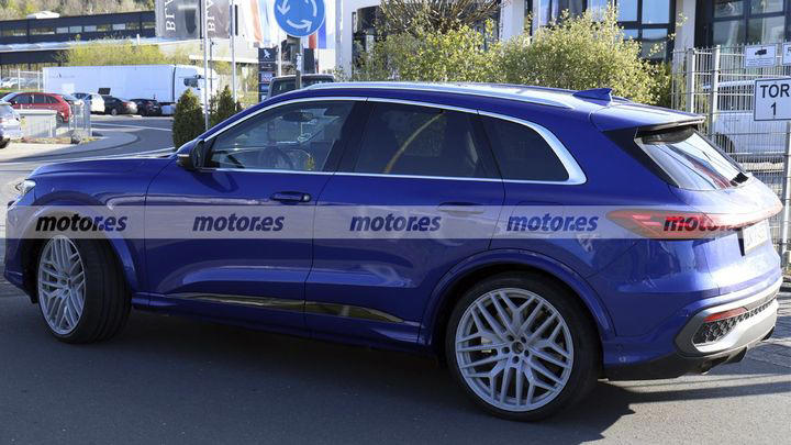 La primera mula del Audi RS Q5 2028 se deja ver, un SUV familiar con casi 640 CV que promete emociones fuertes