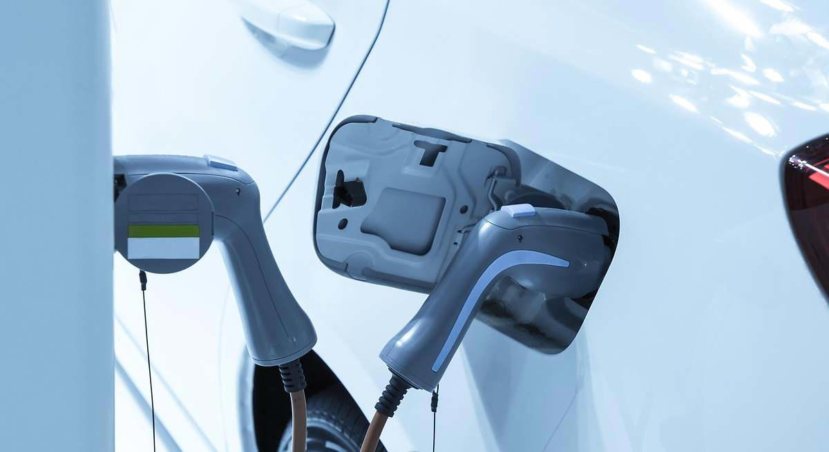 Comprar un coche eléctrico o híbrido en 2026: experto en motor aclara qué es mejor en cada caso