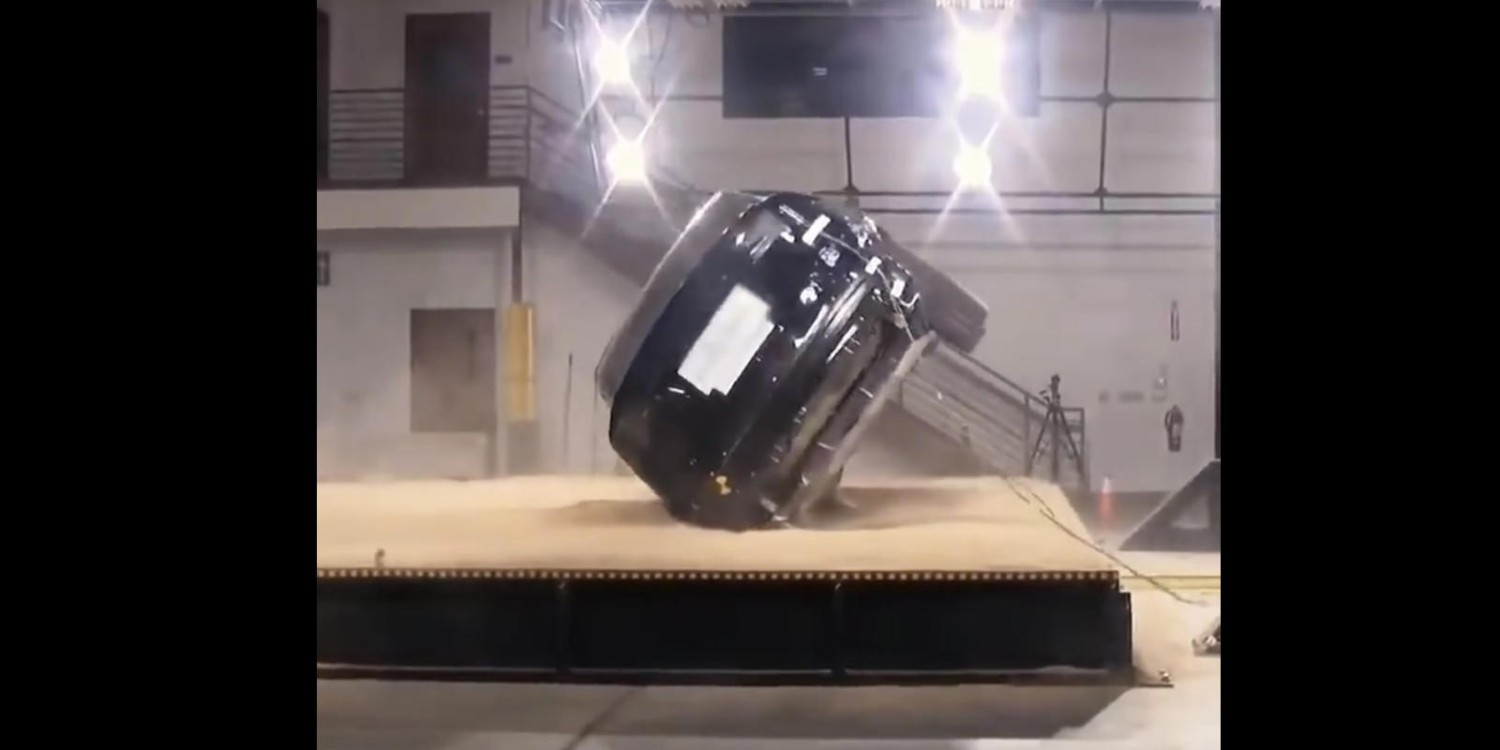 El coche que no vuelca, otra de las ventajas de los automóviles eléctricos