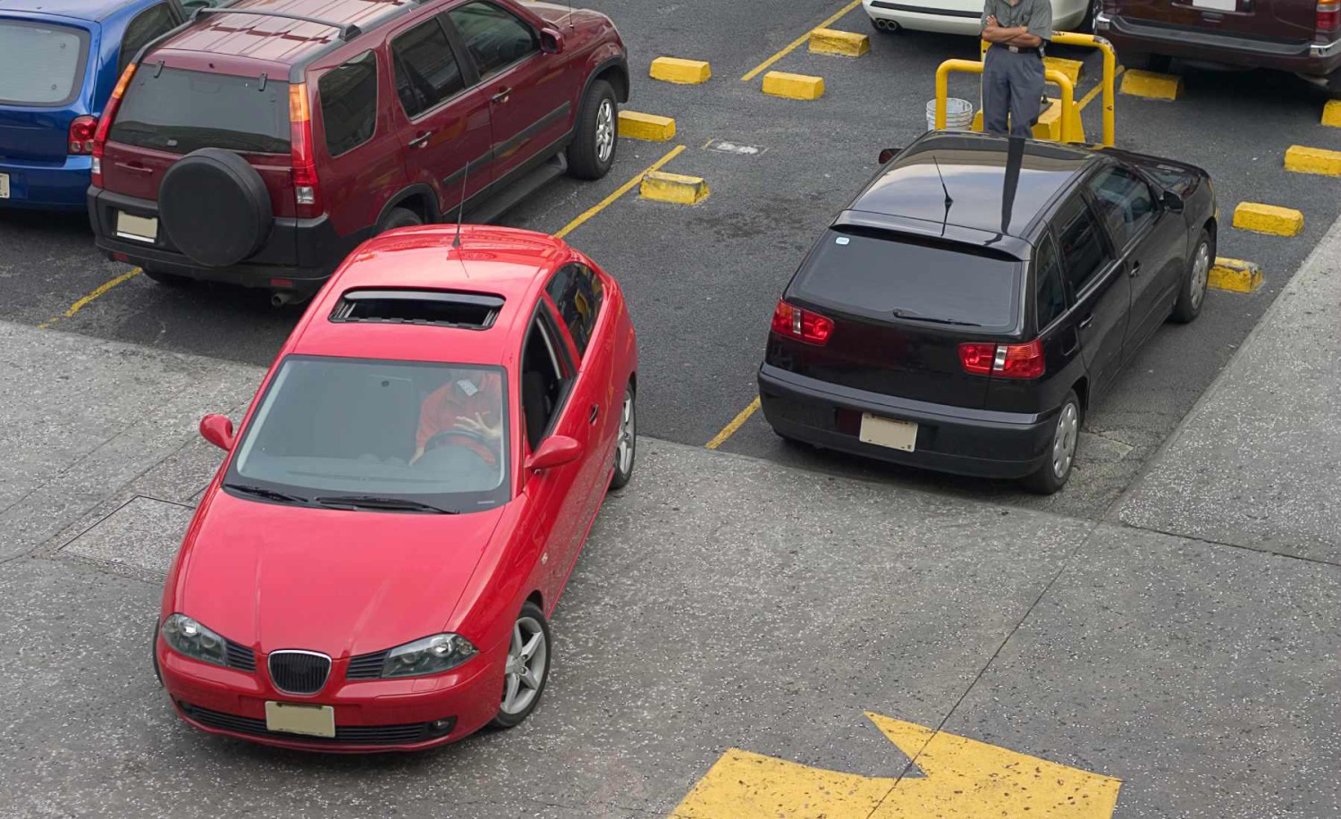 El giro que pocos dominan: el método alemán que te ayuda a aparcar marcha atrás