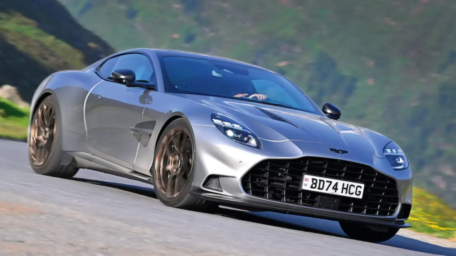Aston Martin, He probado el Aston Martin Vanquish: con su V12, la marca celebra el rendimiento puro