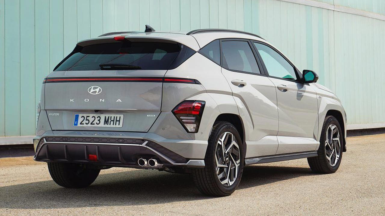 No solo es más barato que el Omoda 5, el Hyundai Kona con 5.500 € de rebaja también le gana en maletero y gasta menos