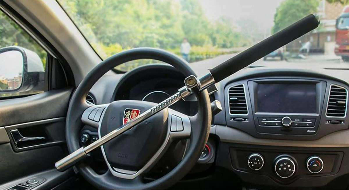 El antirrobo de coches más clásico cumple 40 años: se ha vuelto a poner de actualidad para reforzar la seguridad de nuestros automóviles