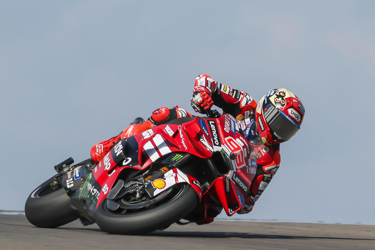 Davide Tardozzi, contundente ante el bajón de Marc Márquez y su Ducati: "No está al 100%"