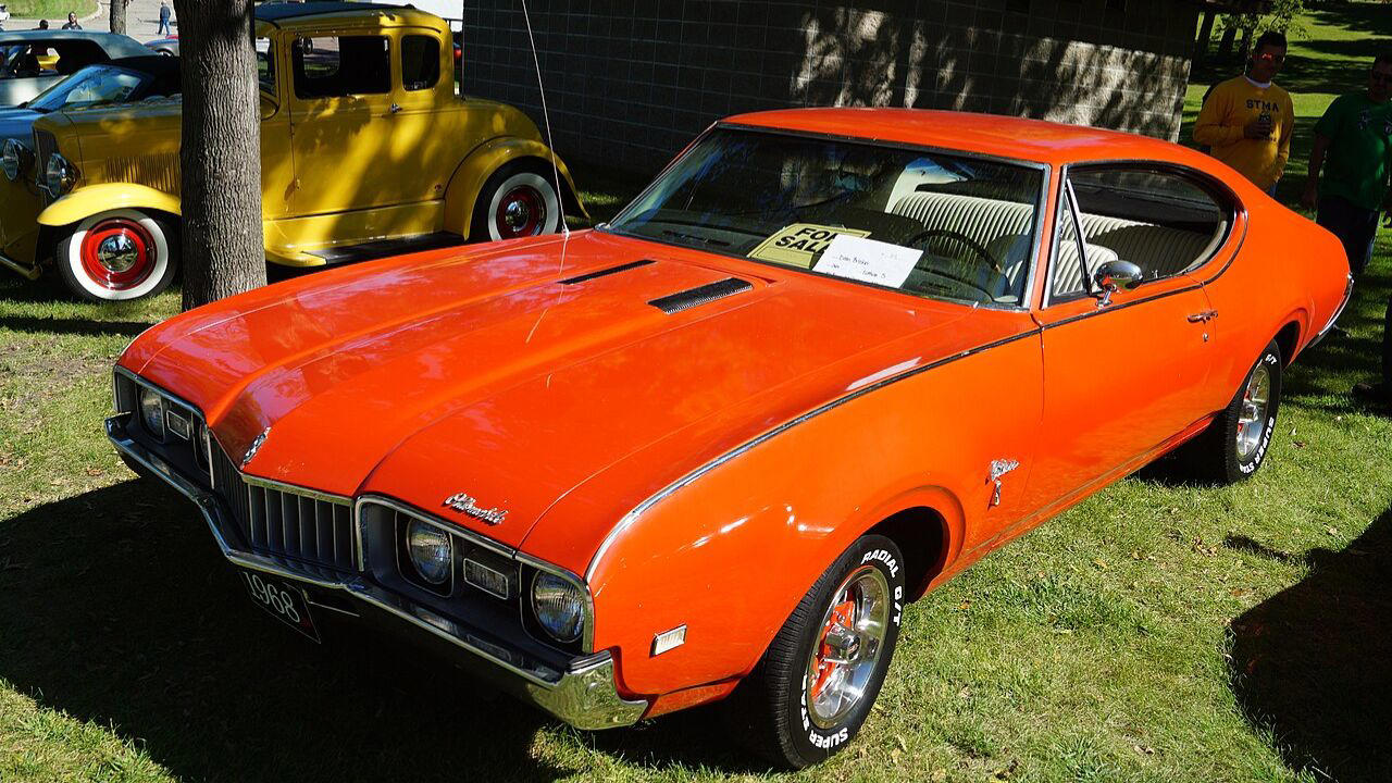 Pontiac, 1968 Pontiac LeMans or 1968 Oldsmobile Cutlass one gets remembered more