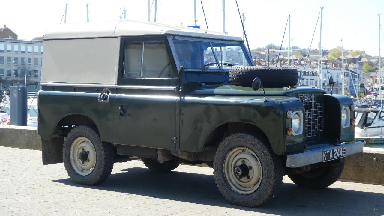 Jeep, Land Rover, Rover, 1967 Jeep Wagoneer vs 1967 Land Rover Series IIA, which one actually held up?