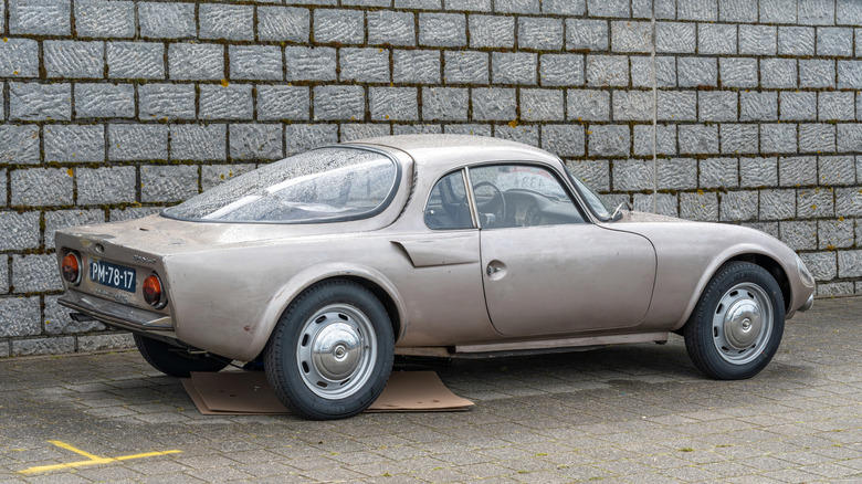 This astronaut drove the first mid-engined car, then the sports car world followed