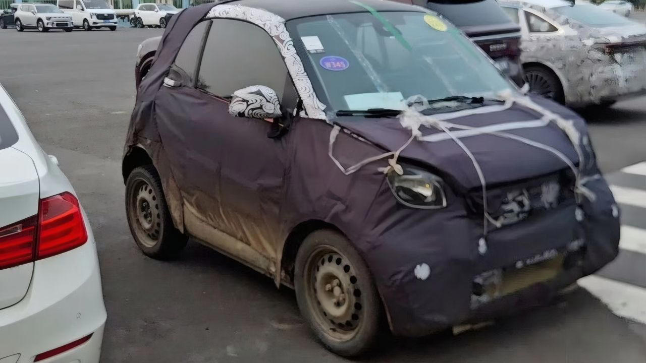 El Smart #2 aparece camuflado en China y ya se adivinan detalles del futuro sucesor del Fortwo, previsto para finales de 2026