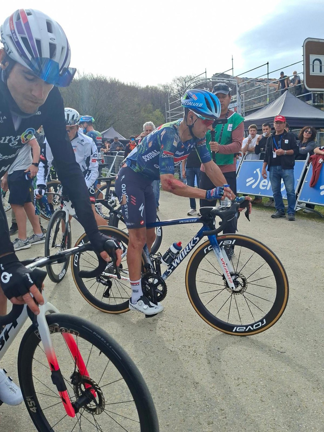 Landa se retira y expulsan al chófer del coche médico implicado en su caída