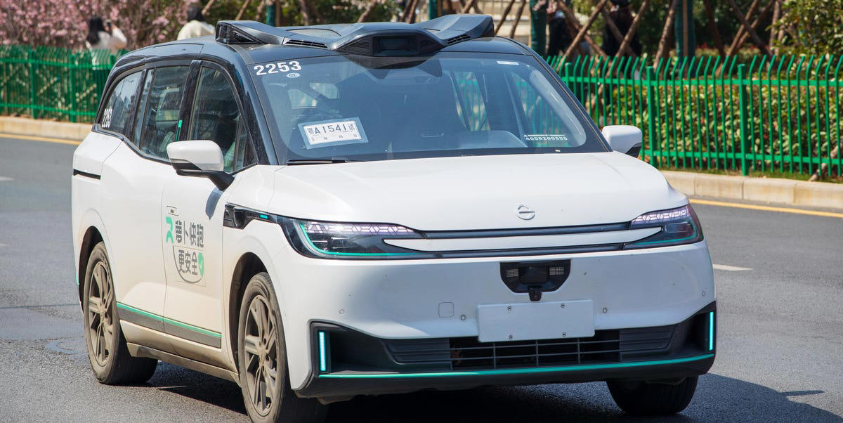 Caos en una de las principales ciudades de China: Cientos de robotaxis, parados por un mismo fallo
