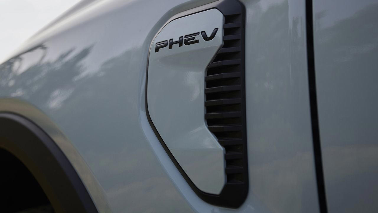 Ford vuelve a prometer un Bronco híbrido, pero esta vez sí parece que va en serio