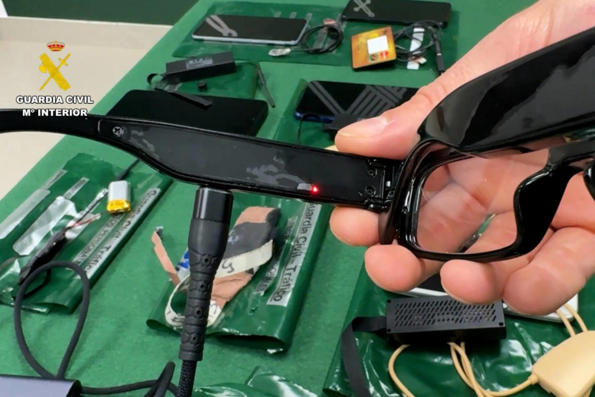 La DGT descubre un fraude inédito: este aspirante usaba un artefacto nunca visto en un examen de conducir