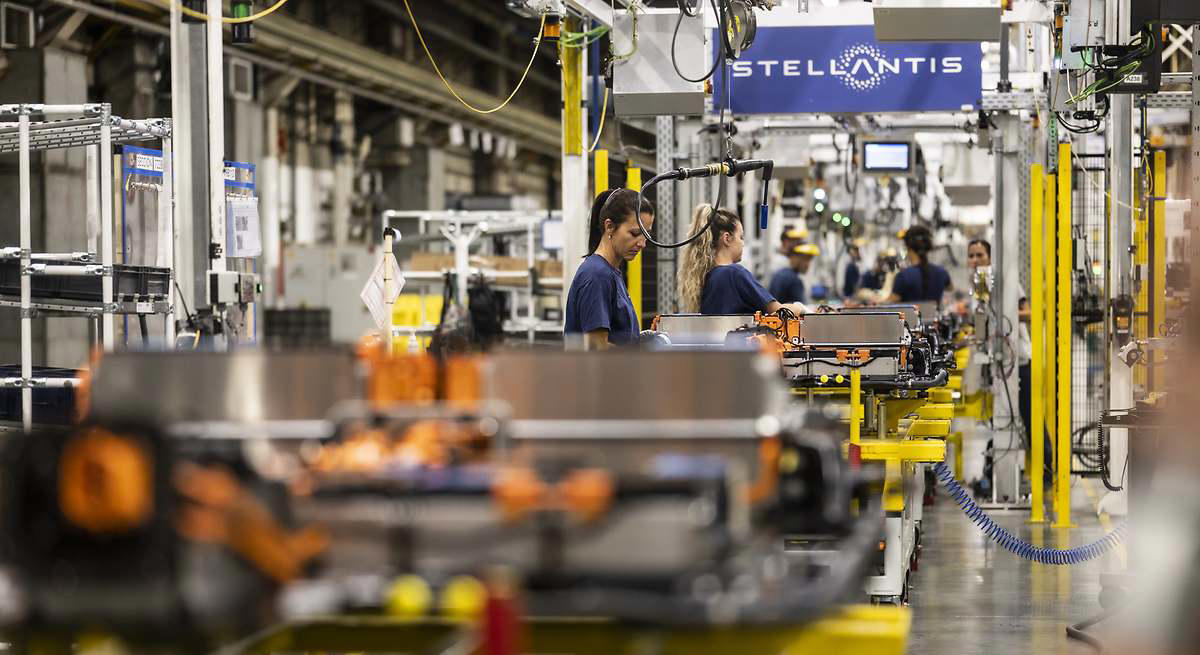 Stellantis y Leapmotor negocian la producción de un SUV eléctrico para Opel en Zaragoza