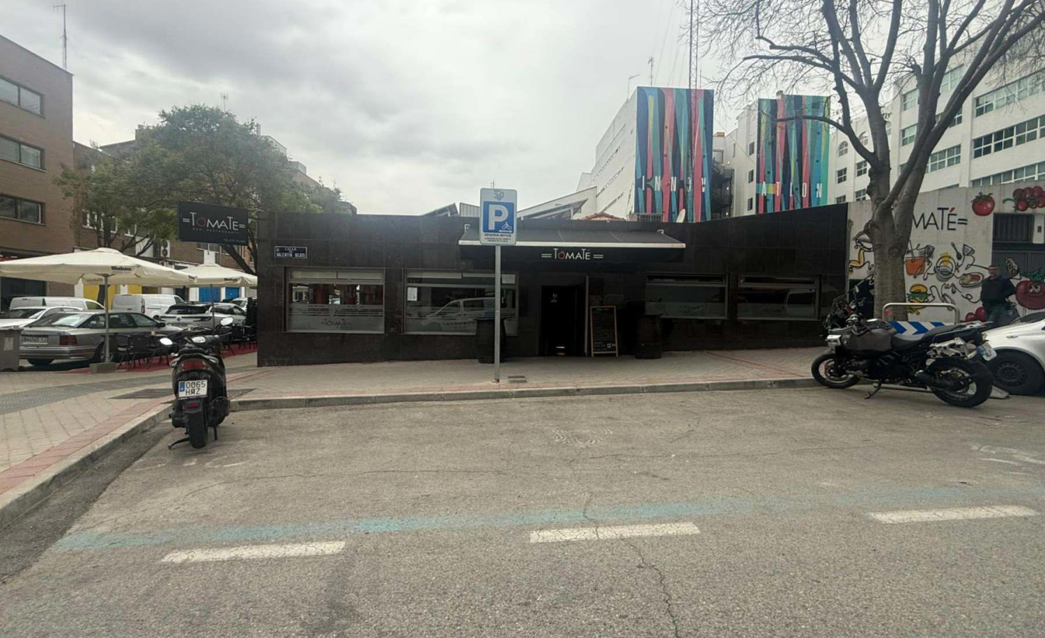 ¿Aparcar el coche en plaza de moto? El descuido que te costará más de 300 euros este mes