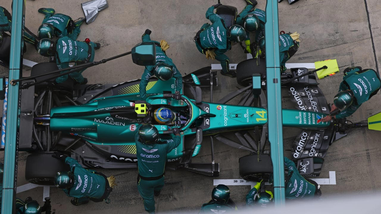 4 segundos por vuelta y un coche roto: los números que explican el desastre del Aston Martin AMR26