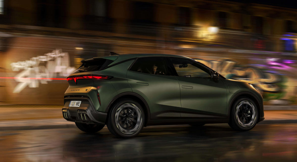Nuevo Cupra Raval: así es el urbano eléctrico que lleva el carácter deportivo y macarra de la marca al corazón de la ciudad